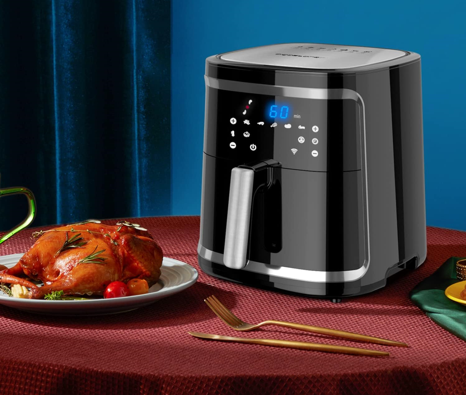 Aigostar Smart Cube noir à liseré inox, écran tactile et icône Wi-Fi, entouré de frites dorées, poulet rôti et brochettes