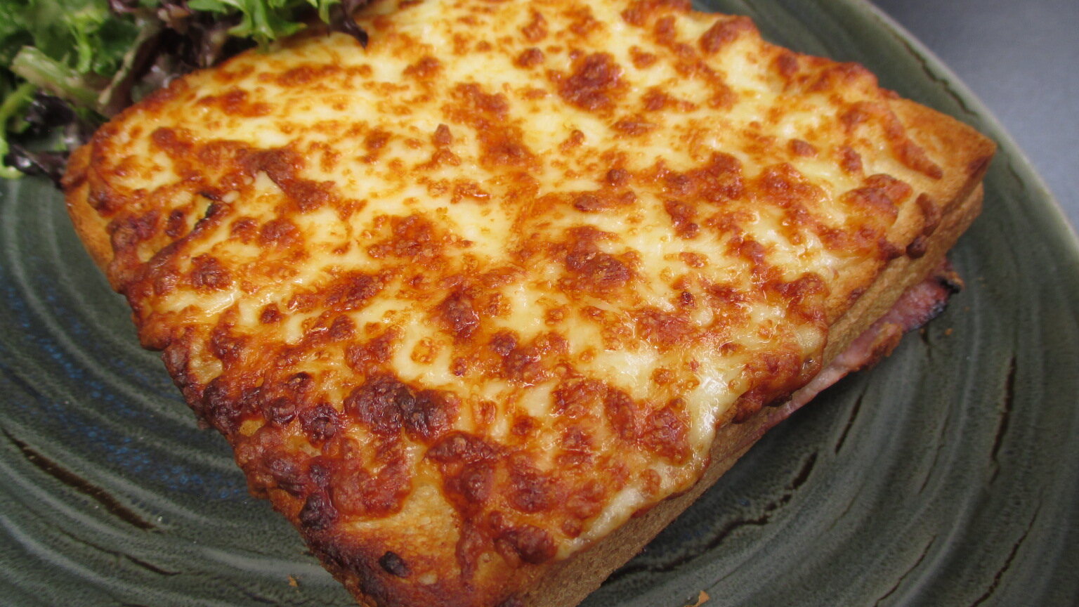 Croque-monsieur doré et gratiné à l'airfryer