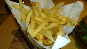 Frites maison à l’airfryer : recette et temps de cuisson