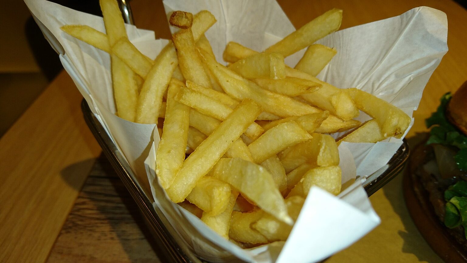 Frites maison dorées et croustillantes à l'airfryer