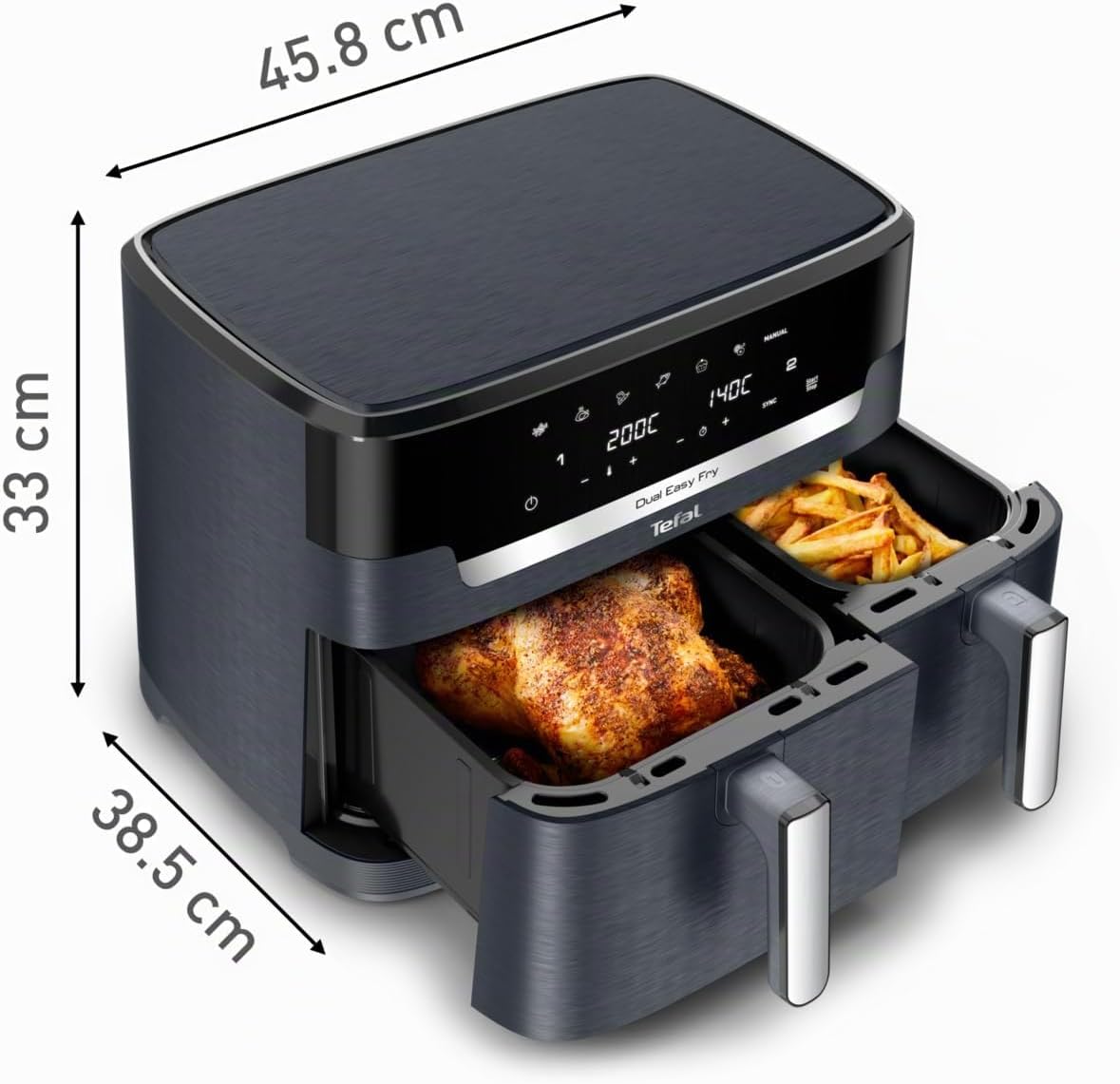 Les deux cuves ouvertes du Tefal Dual Easy Fry XXL, un poulet entier rôti dans la grande de 6,5 litres et des frites dorées dans la petite de 4,5 litres