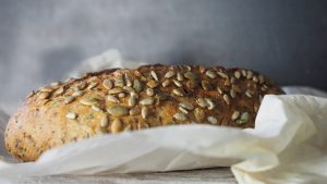 Pain à l’airfryer : réchauffer, cuire et faire du pain